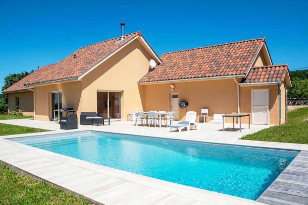 Vous souhaitez chauffer l'eau de votre piscine, les techniciens plombiers chauffagistes de François Belaubre sont là pour ça !